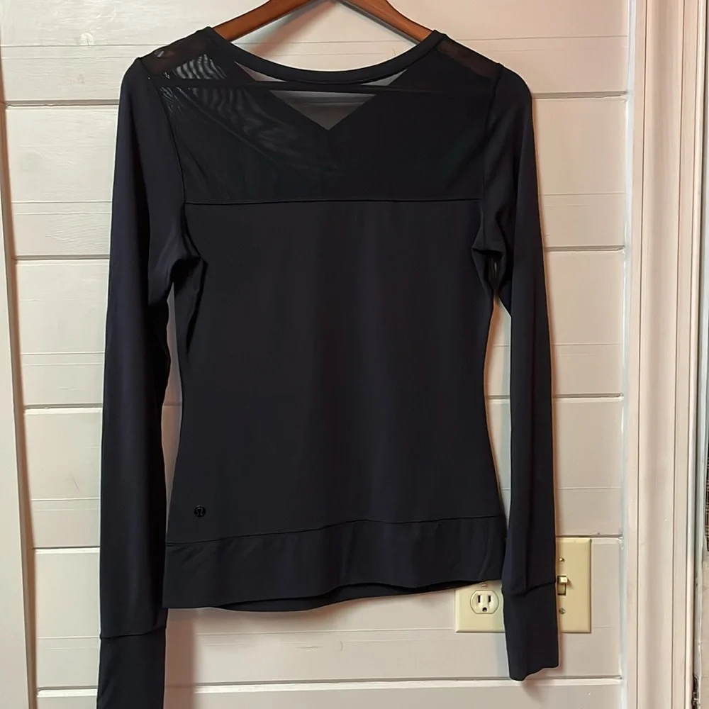 Lululemon Just Breathe Long Sleeve Mesh Top Workout Athletic  Black Size 4.